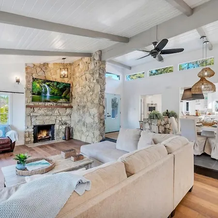 Modern Family Farmhouse With Pool, Jacuzzi, Putting Green, Treehouse, Bocce And More
